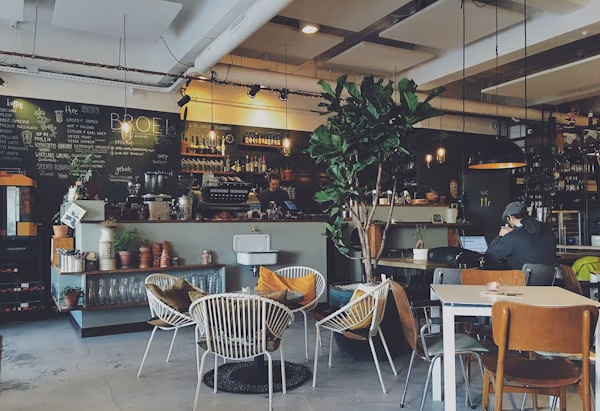 Restaurants & Cafes